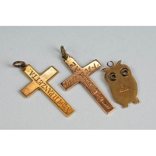 226 - A fully hallmarked 9ct gold owl pendant together with two yellow metal cross pendants and two chains... 