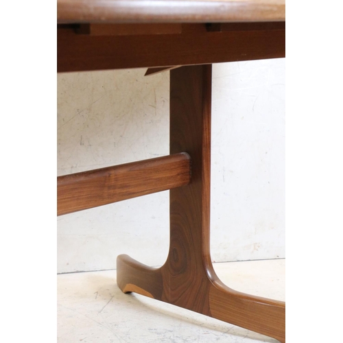 549 - Mid century Retro G-Plan ' Fresco ' Teak Oval extending Dining Table, 161cm long (closed) x 106cm wi... 