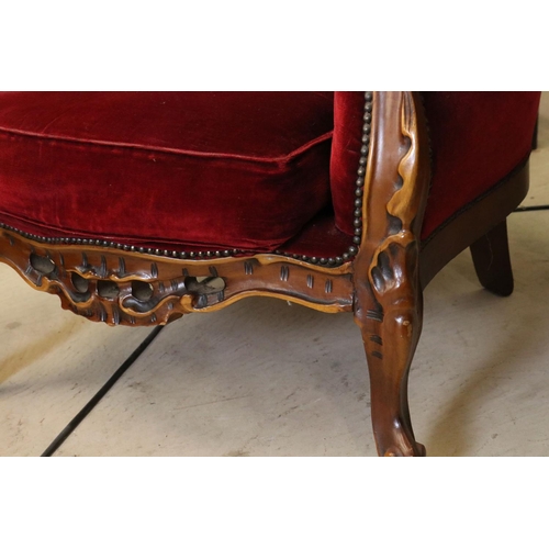 566 - Victorian style Three Piece Suite comprising three seater settee, 203cm long x 105cm high x 85cm dee... 