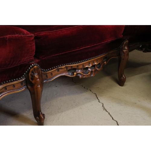 566 - Victorian style Three Piece Suite comprising three seater settee, 203cm long x 105cm high x 85cm dee... 