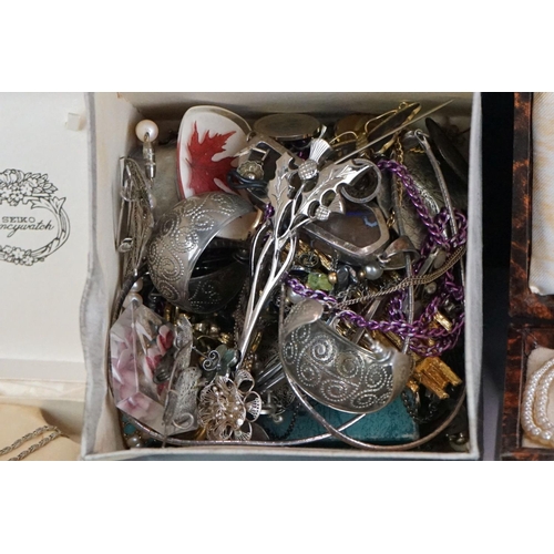 340 - A mixed collection of mainly vintage costume jewellery to include Brooches, earrings, watches....etc... 