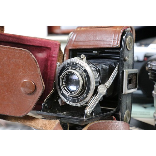 374 - Large quantity of Cameras, Equipment and Accessories - cameras including  Kodak Box Brownie six 20, ... 