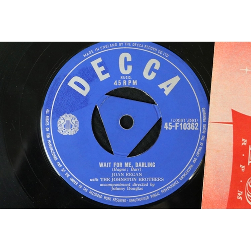 422 - Vinyl - Rock ’N’ Roll / Pop - 38 original mainly 1950s UK singles on the Tri-Centre Capitol labels, ... 