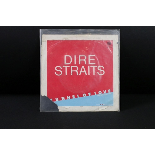 349 - Vinyl & Autographs – 5 Dire Straits singles signed by the whole band including Mark Knopfler. Vg+ ov... 