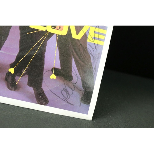 384 - Vinyl & Autographs – 38 New Wave / Alternative singles signed by the artists to include Squeeze (6 s... 