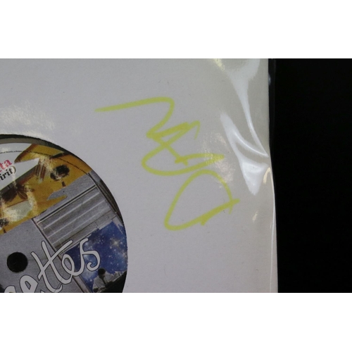 388 - Vinyl & Autographs – 25 modern / contemporary bands ltd edn singles and picture discs all signed by ... 