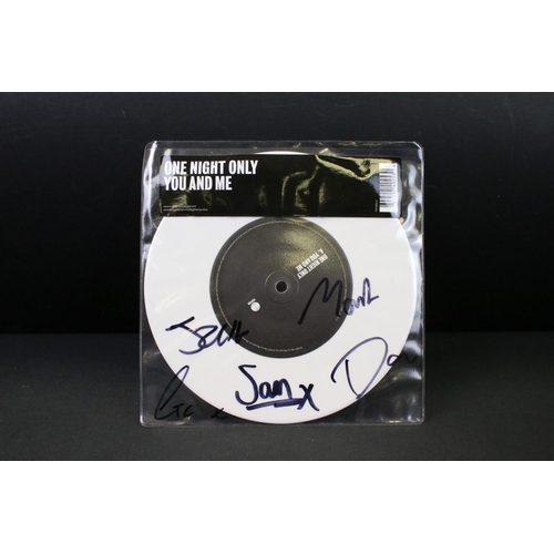 388 - Vinyl & Autographs – 25 modern / contemporary bands ltd edn singles and picture discs all signed by ... 