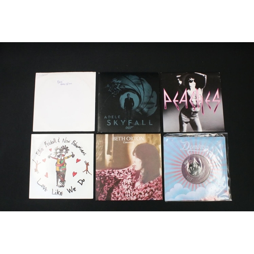 390 - Vinyl & Autographs – 22 modern / contemporary female artists Limited Edition singles and Picture Dis... 