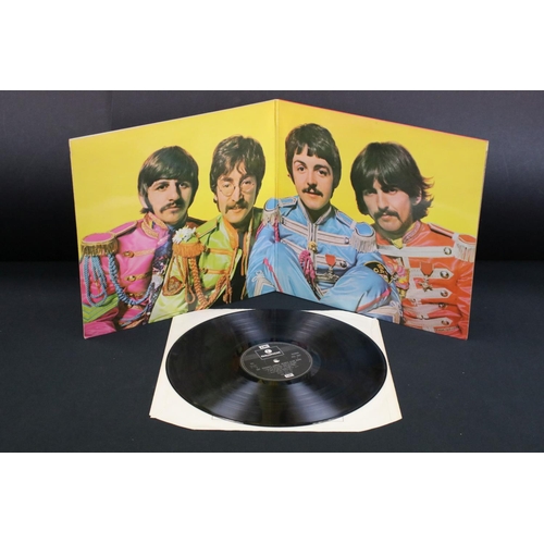 650 - Vinyl - 3 The Beatles LPs to include 1967-70 blue vinyl, 1962-66 black viny, Sgt Pepper later stereo... 