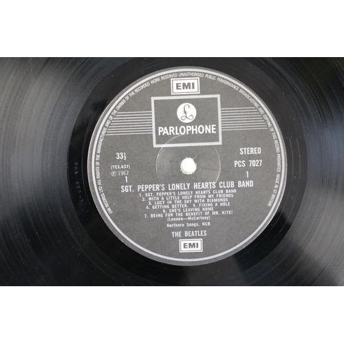 650 - Vinyl - 3 The Beatles LPs to include 1967-70 blue vinyl, 1962-66 black viny, Sgt Pepper later stereo... 