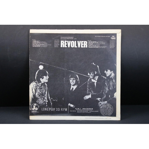 833 - Vinyl - The Beatles Revolver PMC 7009.  The Gramophone Co Ltd and Sold In UK to label, matrices XEX ... 