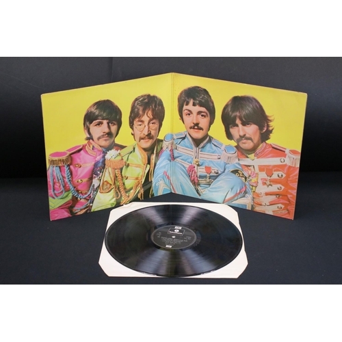 852 - Vinyl - 3 The Beatles LPs to include Sgt Pepper (PCS 7027) two boxed EMI silver and black labels wit... 