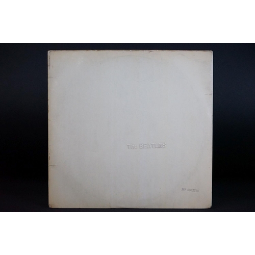 15 - Vinyl - The Beatles White Album PMC 7067 low number 0002374.  4 photos and poster present, original ... 