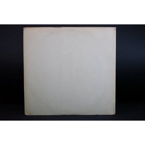 15 - Vinyl - The Beatles White Album PMC 7067 low number 0002374.  4 photos and poster present, original ... 