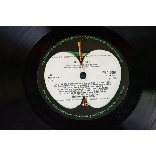 15 - Vinyl - The Beatles White Album PMC 7067 low number 0002374.  4 photos and poster present, original ... 