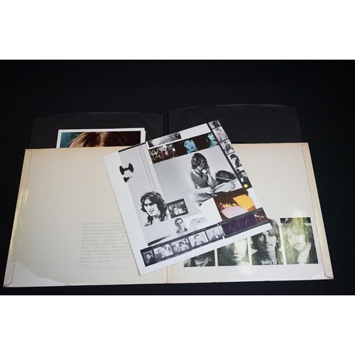 5 - Vinyl - The Beatles White Album mono PMC 7067 numbered 0151280 top loader with inserts and black inn... 