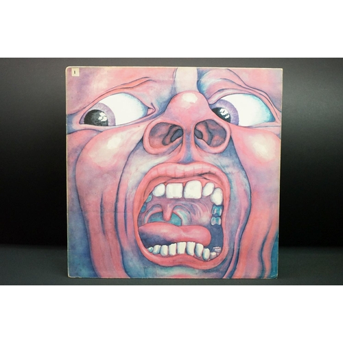 65 - Vinyl - King Crimson In The Court Of The Crimson King on Island ILPS 9111, pink rim palm tree label,... 