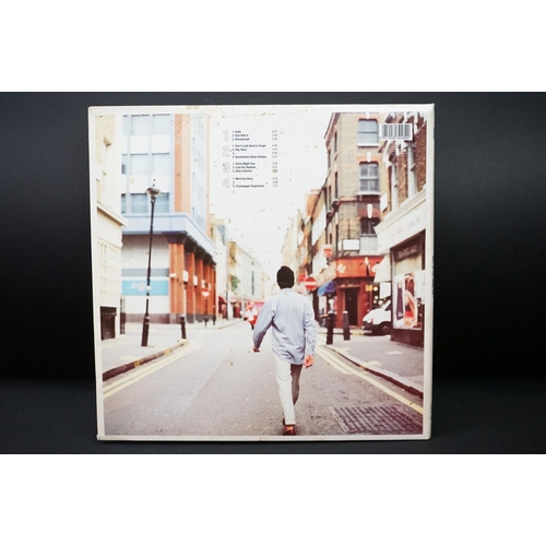 82 - Vinyl - Oasis What's The Story Morning Glory? on Creation CRELP 189.  Black inners, no postcard.  Sl... 