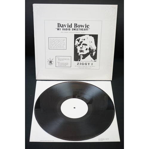 551 - Vinyl - 11 David Bowie LPs, 1 12