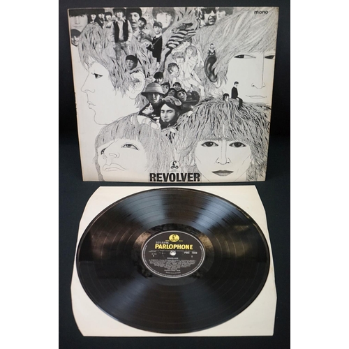 566 - Vinyl - 13 The Beatles and related LPs to include The White Album No.0527391 Stereo, top loader, wit... 