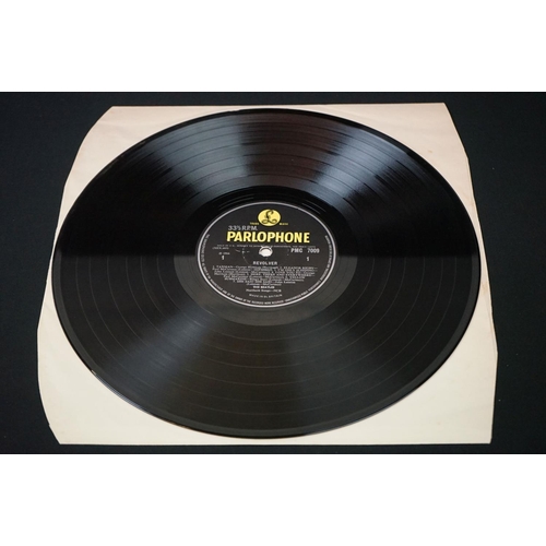 566 - Vinyl - 13 The Beatles and related LPs to include The White Album No.0527391 Stereo, top loader, wit... 