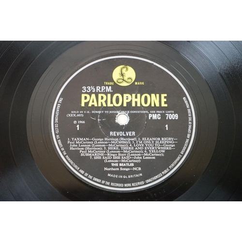 566 - Vinyl - 13 The Beatles and related LPs to include The White Album No.0527391 Stereo, top loader, wit... 