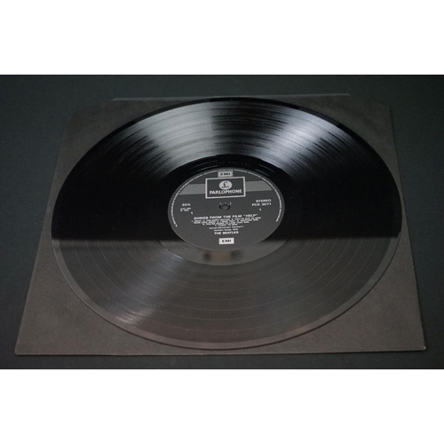 566 - Vinyl - 13 The Beatles and related LPs to include The White Album No.0527391 Stereo, top loader, wit... 