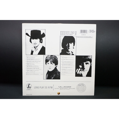 566 - Vinyl - 13 The Beatles and related LPs to include The White Album No.0527391 Stereo, top loader, wit... 