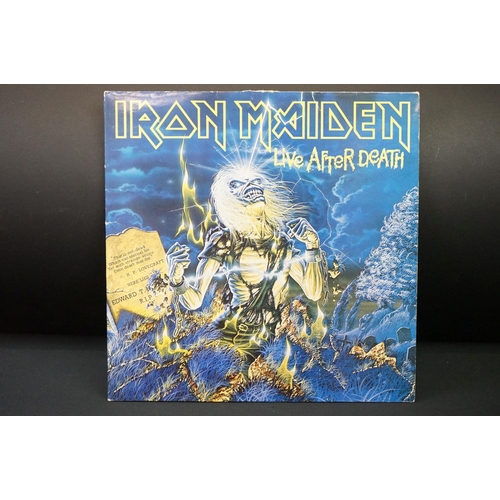 567 - Vinyl - 11 Iron Maiden LPs to include Fear Of The Dark (gatefold), Self Titled (EMC 3330), Seventh S... 