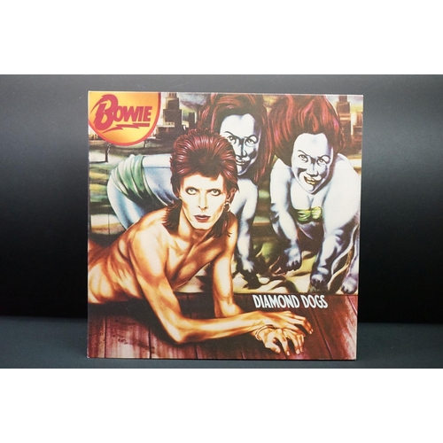 43 - Vinyl - David Bowie Diamond Dogs LP APLI 0576 Stereo first press, gatefold sleeve.  Sleeve Ex, Vinyl... 