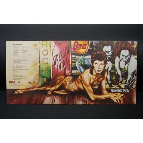 43 - Vinyl - David Bowie Diamond Dogs LP APLI 0576 Stereo first press, gatefold sleeve.  Sleeve Ex, Vinyl... 