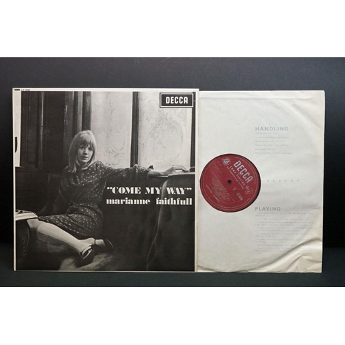 335 - Vinyl – 10 Marianne Faithfull - 10 albums featuring original early pressings and rarities to include... 