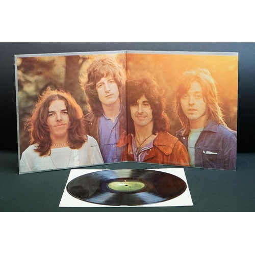 730 - Vinyl - Two Badfinger LPs to include Straight Up on Apple SAPCOR19 stereo, and No Dice Apple ST3367 ... 