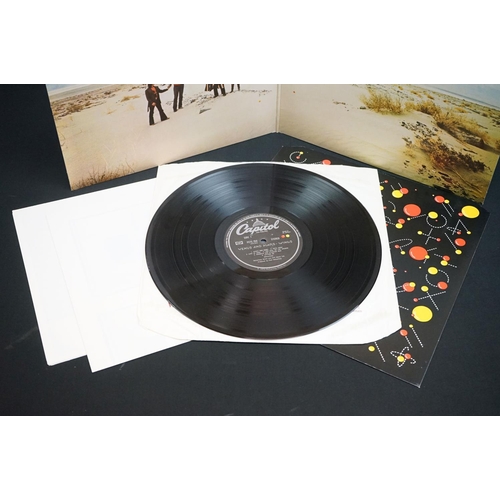 1002 - Vinyl - Wings Venus and Mars LP on Capitol PCTC254 stereo, Capitol black and silver label, gatefold ... 