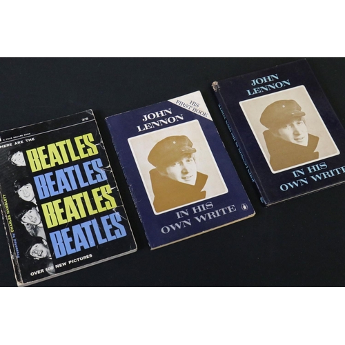 1109 - Memorabilia - Collection of Beatles items to include original Worcester Ware serving tray, Ulster Li... 