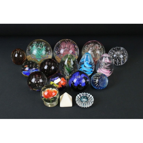 122 - Large Collection of over 70 glass paperweights in a variety of colours and sizes, featuring millefio... 