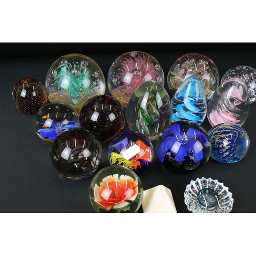 122 - Large Collection of over 70 glass paperweights in a variety of colours and sizes, featuring millefio... 