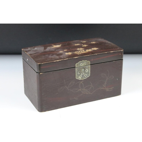 163 - Early 20th Century Japanese lacquered twin-compartment tea caddy with bird decoration to lid, opens ... 