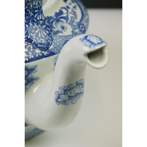 32 - Large Spode Blue & White Italian pattern ceramic kettle & cover, 31cm high