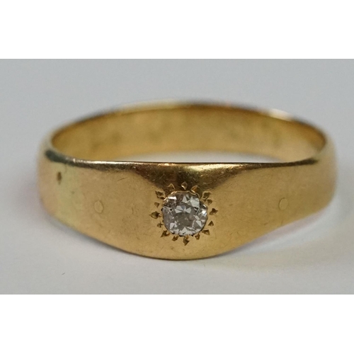 224 - 18ct Yellow Gold Single Stone Gypsy style Diamond Ring