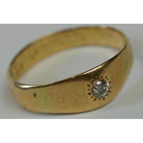 224 - 18ct Yellow Gold Single Stone Gypsy style Diamond Ring