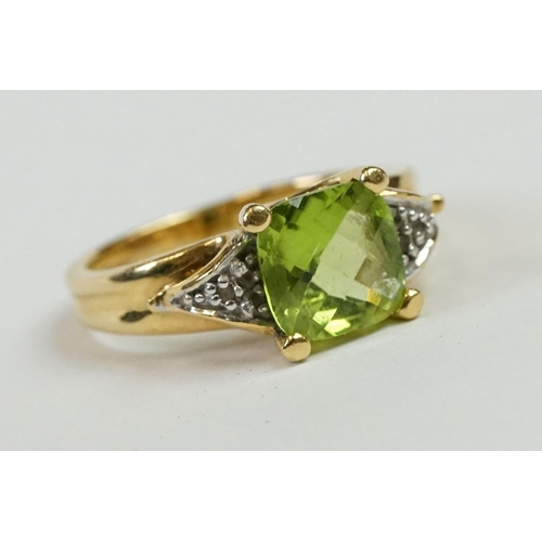 233 - 18ct Yellow Gold Peridot and Diamond Ring