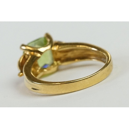 233 - 18ct Yellow Gold Peridot and Diamond Ring