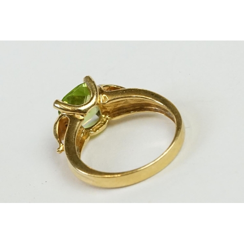 233 - 18ct Yellow Gold Peridot and Diamond Ring