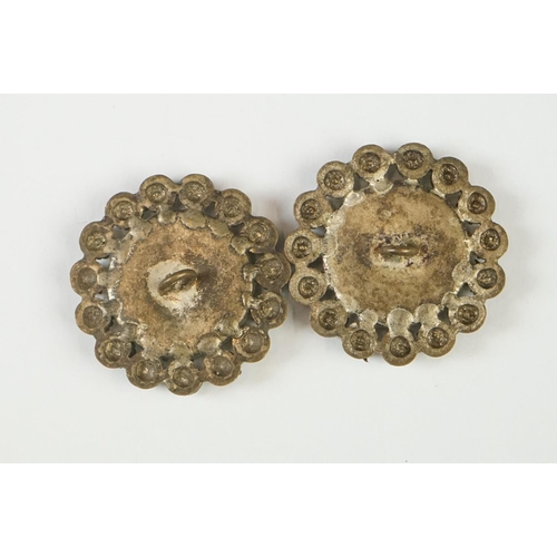 214 - A small collection of antique buttons to include portrait examples.