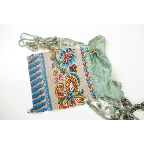 216 - A collection of three vintage beaded bags / purses.