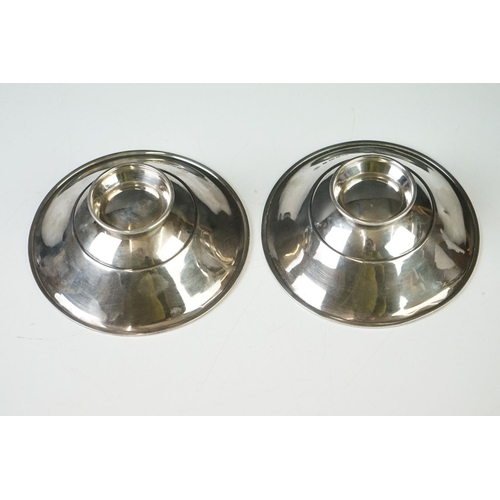 267 - A pair of fully hallmarked sterling silver single footed dishes, maker marker for Aide Bros Ltd, Ass... 