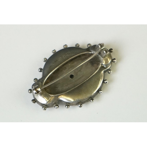 70 - A fully hallmarked sterling silver mourning brooch with rose and yellow gold decoration, assay marke... 