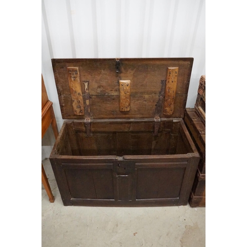 603 - 17th / 18th century Oak Coffer with two plank moulded top and two plain panels to front, 106cm long ... 