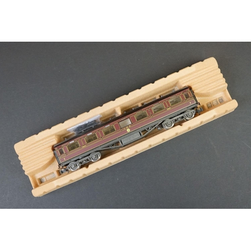 21 - Boxed Rivarossi HO gauge 1348 Royal Scot locomotive plus 2 x boxed Rivarossi coaches to include 2933... 